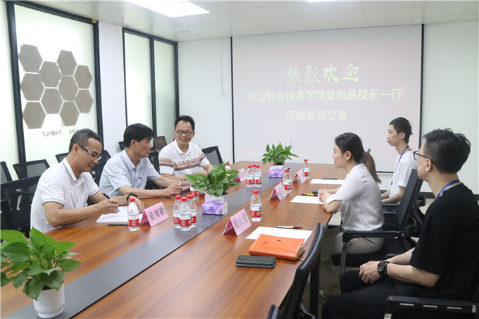 深入交流中