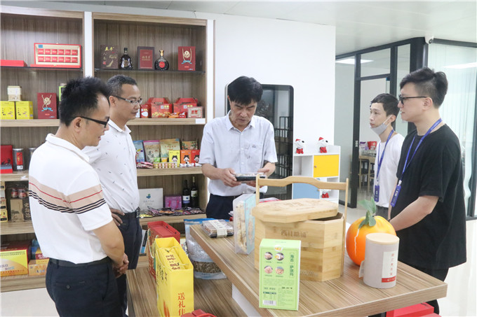 参观普宁市电子商务行业协会