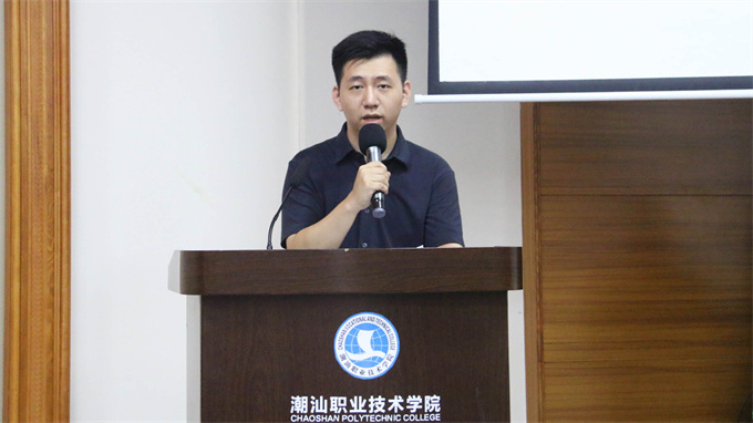 主持人陈乐炜老师