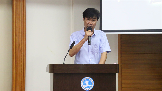 潮汕学院校长曾向昌致辞