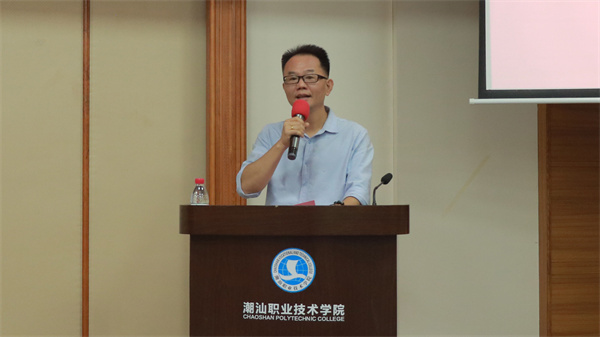 潮汕学院副校长兼创业学院院长颜惠雄