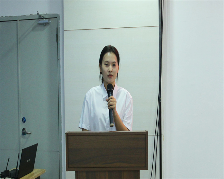 创业学院团委学生副书记孙慧莹宣布仪式结束
