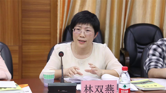 普宁市人大常委会委员、侨宗卫工委主任林双燕