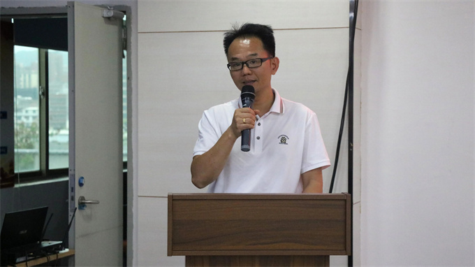 9001cc金沙以诚为本副校长颜惠雄宣读获奖名单