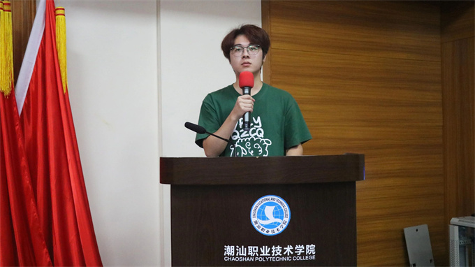 学生代表曾远智