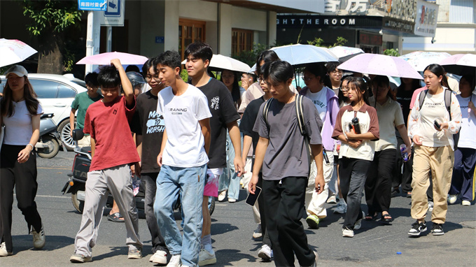 24级学生走访市场