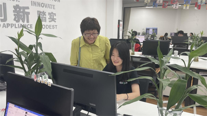 创业学院执行院长陈璧玲与学生交流