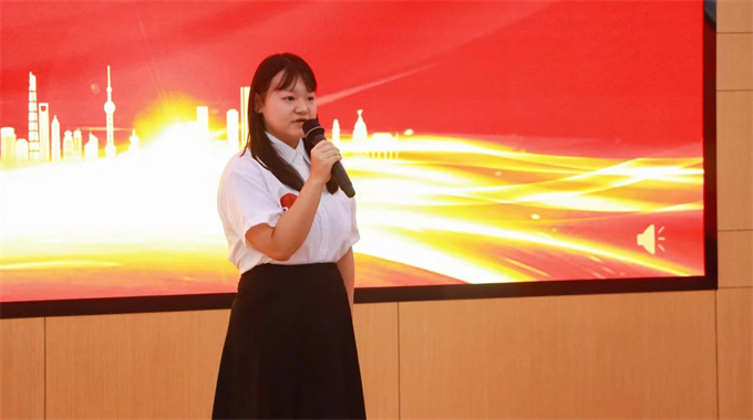 选手戴娜比赛现场