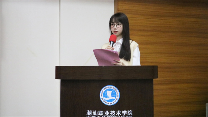 主持人叶婧婧老师