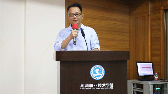 潮汕学院副校长颜惠雄